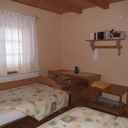 Tunderkert Panzio Izvoare (Harghita)